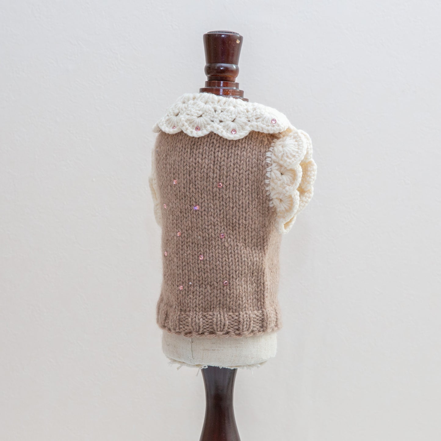 8-pullover brown bib pink and ivory with