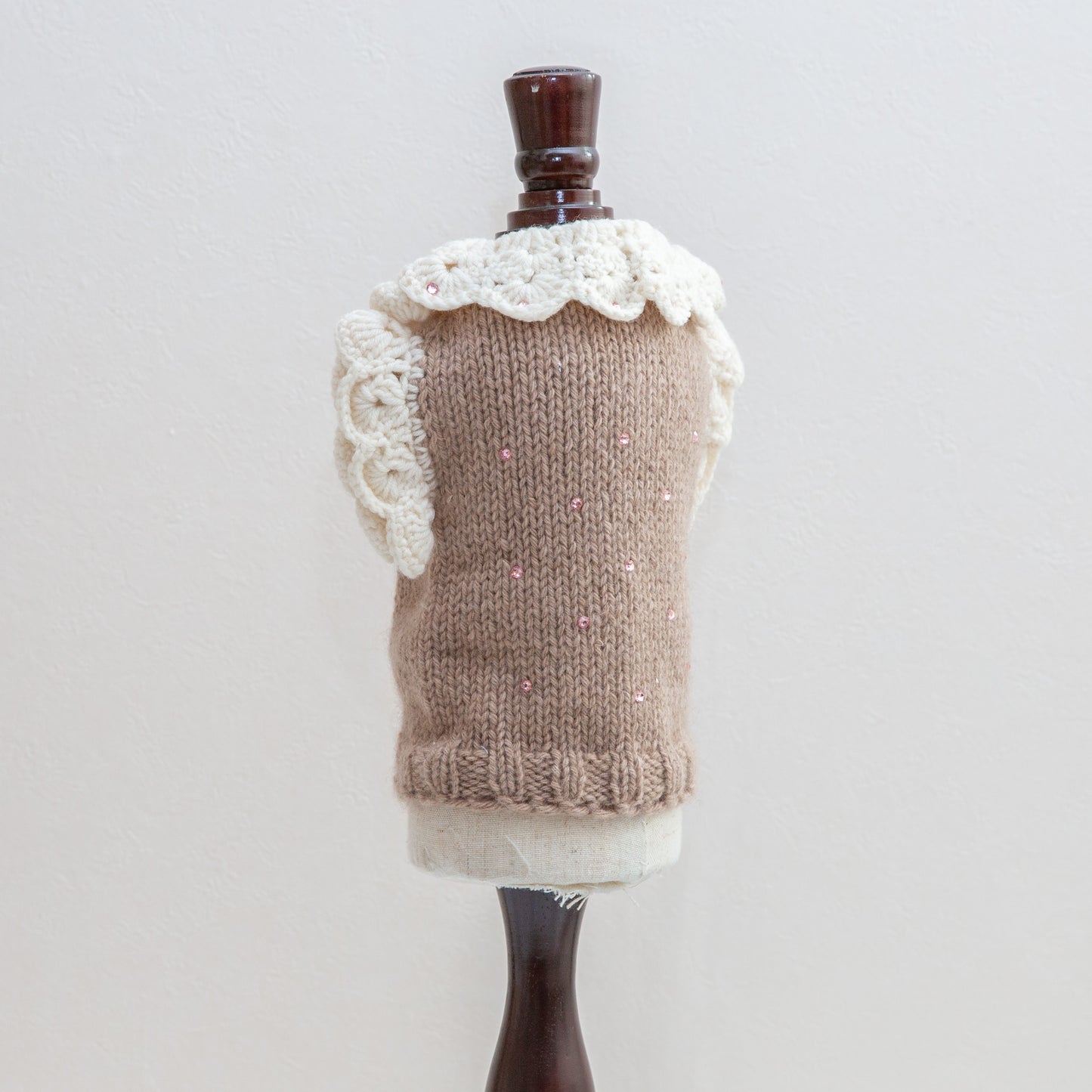 8-pullover brown bib pink and ivory with